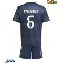 Real Madrid Eduardo Camavinga #6 Bortedraktsett Barn 2025-26 Kortermet (+ Korte bukser)